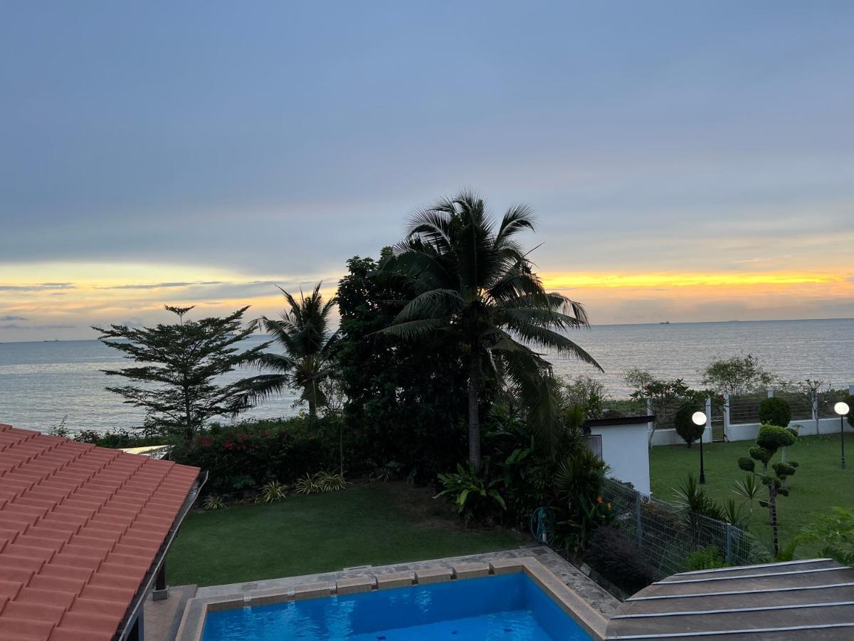 Vila Beachfront With Pool *