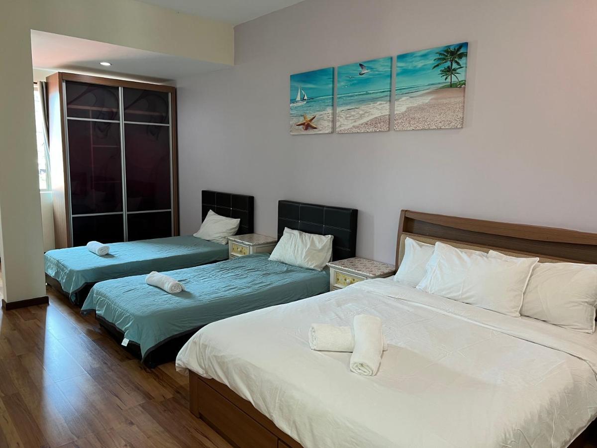 Beachfront With Pool Vila *