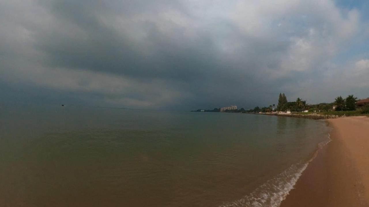 Vila Beachfront With Pool Malacca