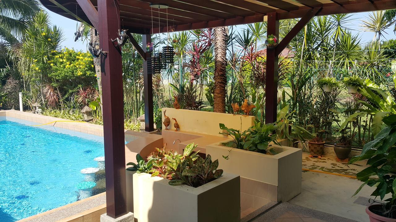Beachfront With Pool Malacca