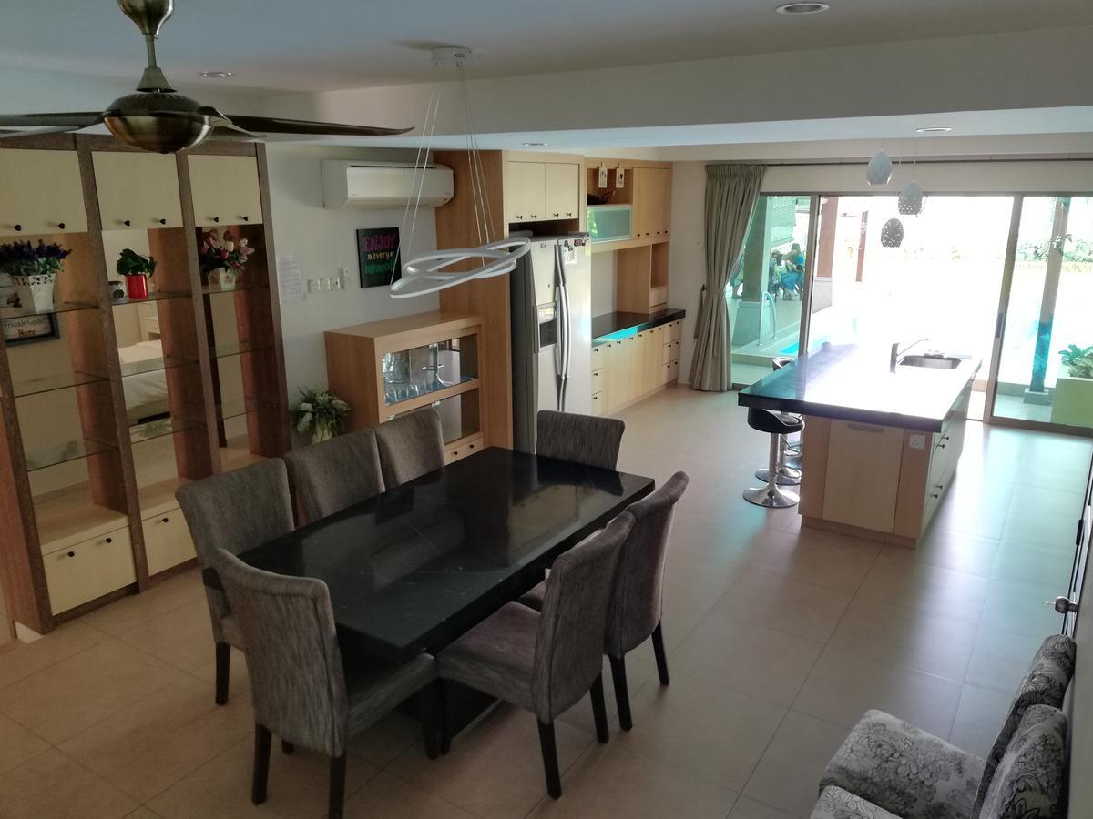 Vila Beachfront With Pool