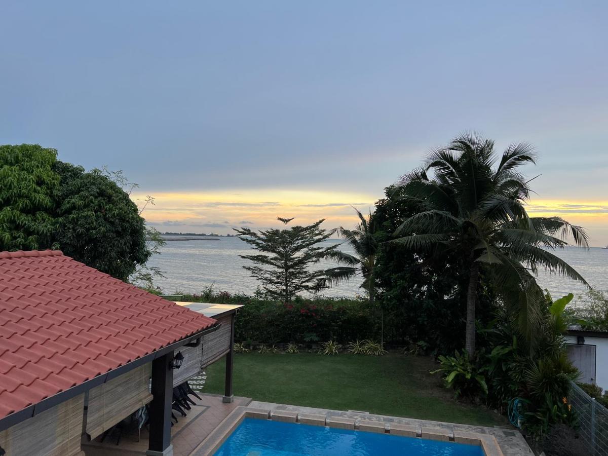 Melaka Beachfront Villa With Pool *