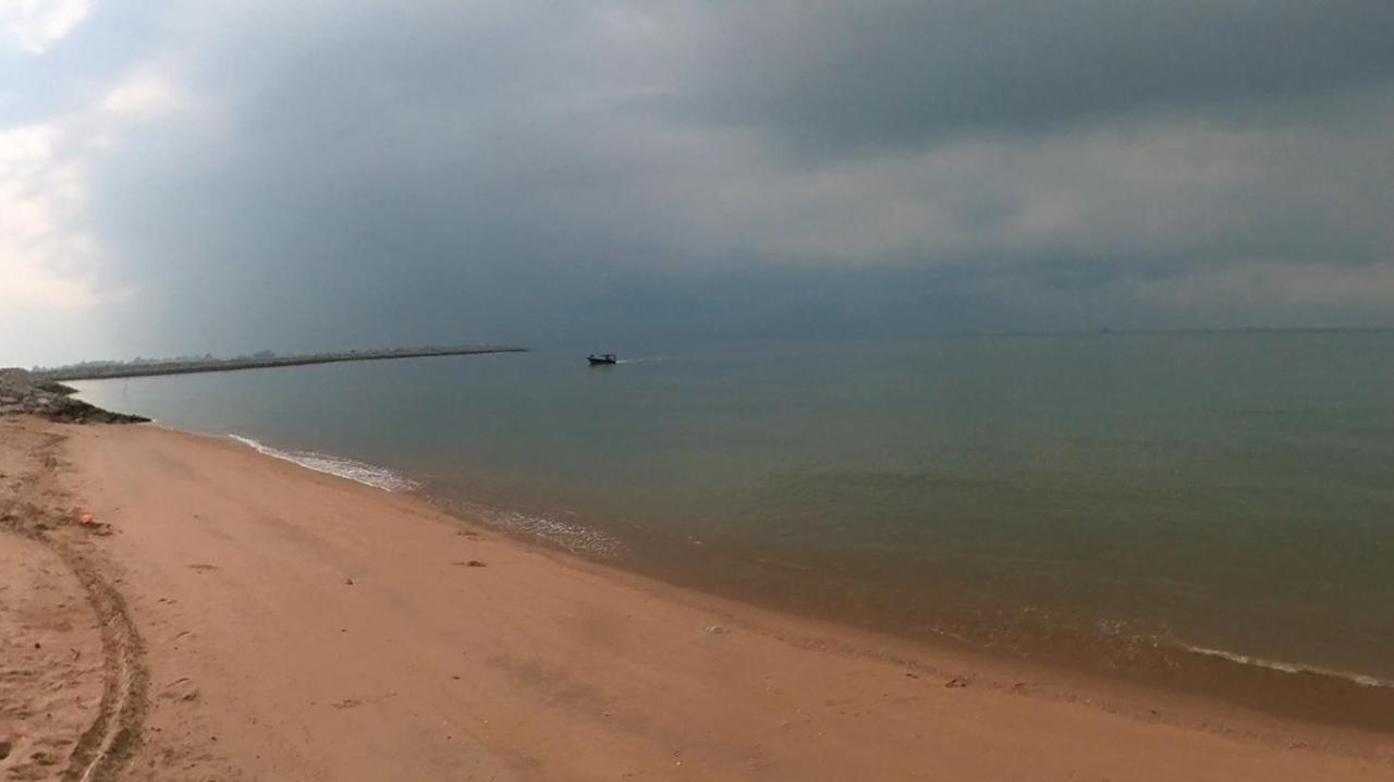 Melaka Beachfront Villa With Pool Malacca