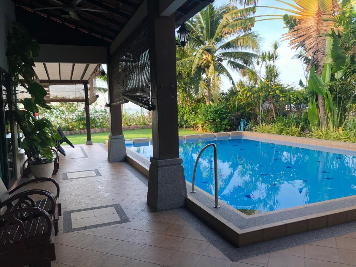 Melaka Beachfront Villa With Pool Malacca
