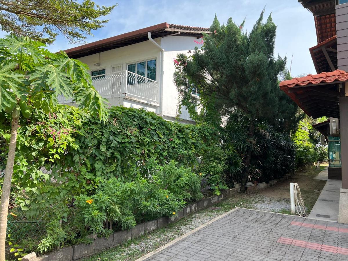 Villa Melaka Beachfront Villa With Pool