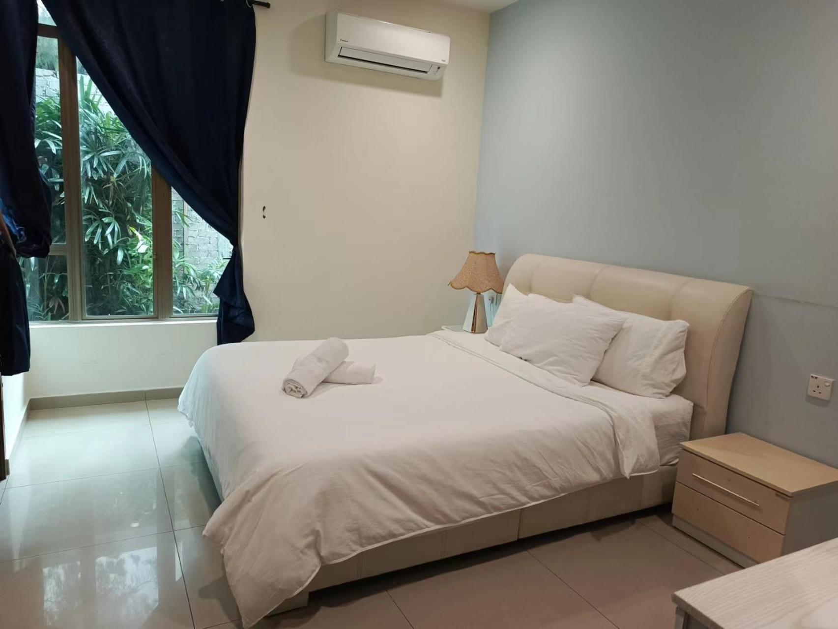 Melaka Beachfront Villa With Pool *