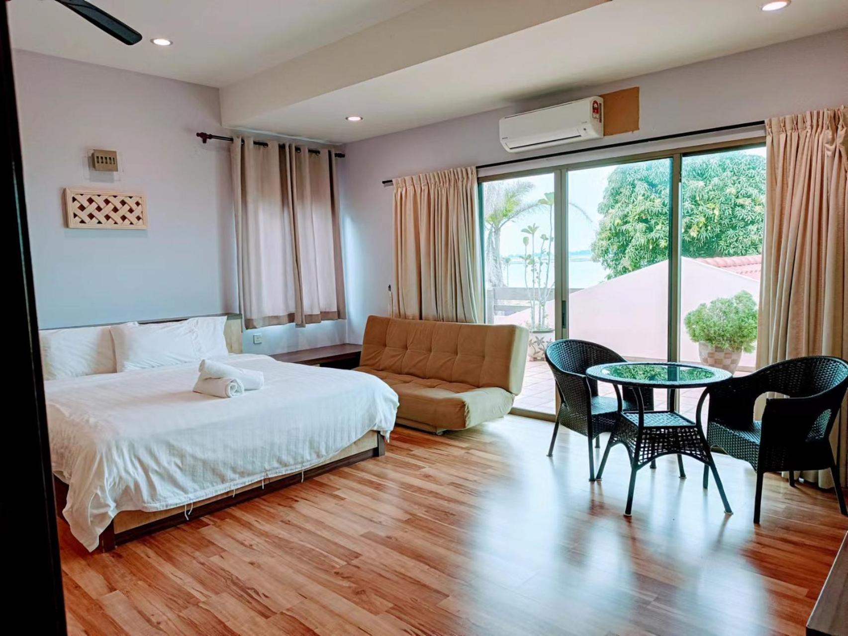Melaka Beachfront Villa With Pool Malacca