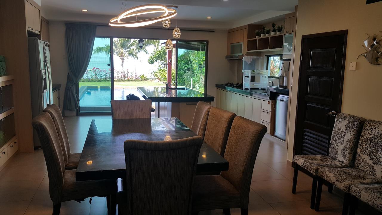 Villa Melaka Beachfront Villa With Pool