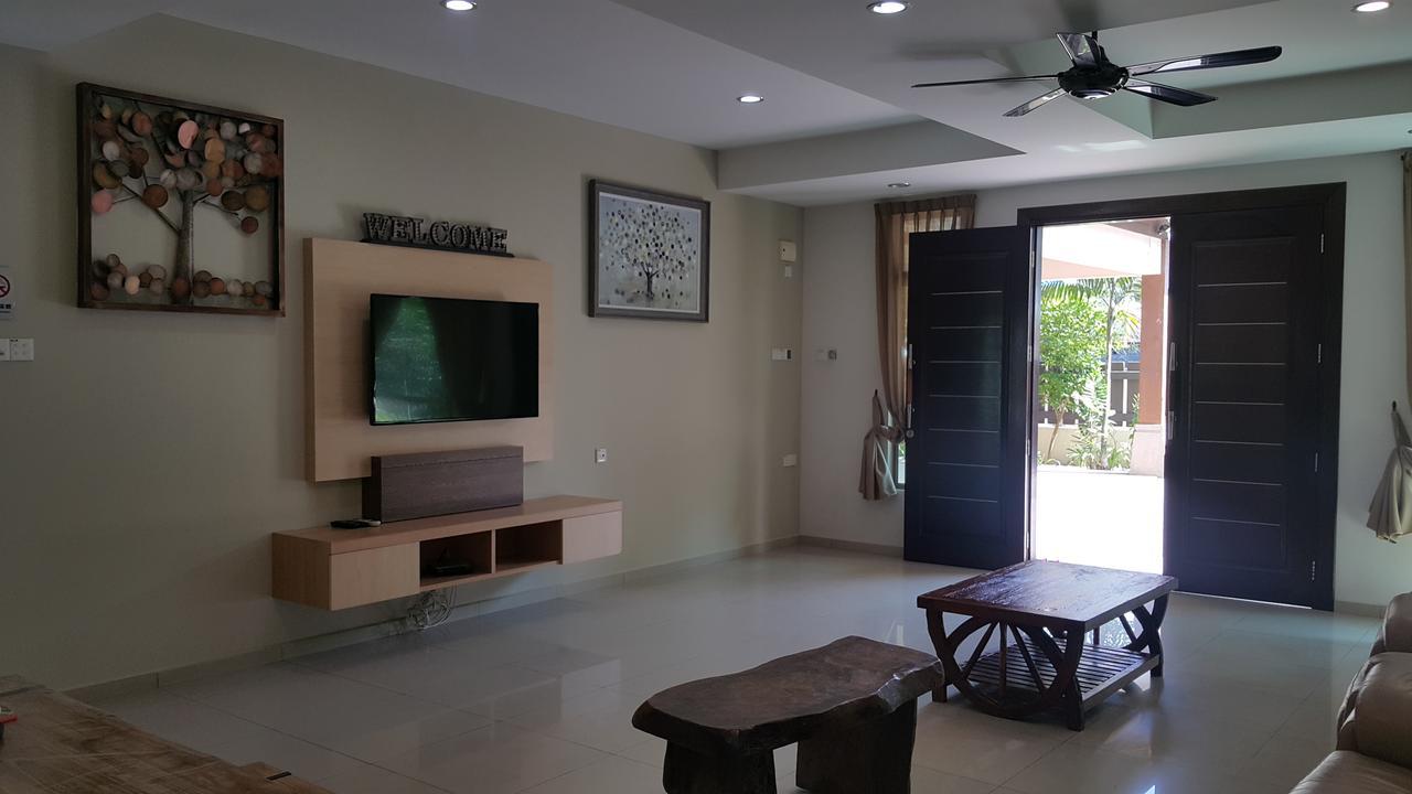 Melaka Beachfront Villa With Pool Malacca
