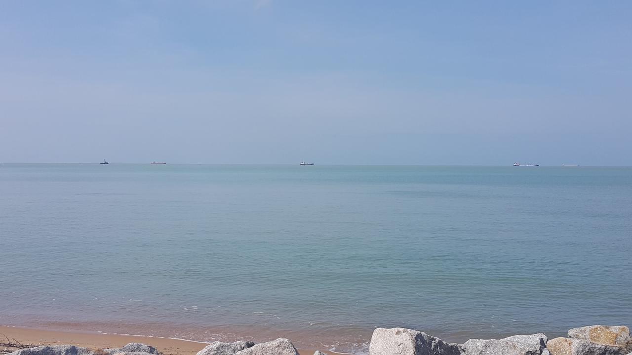 Melaka Beachfront Villa With Pool