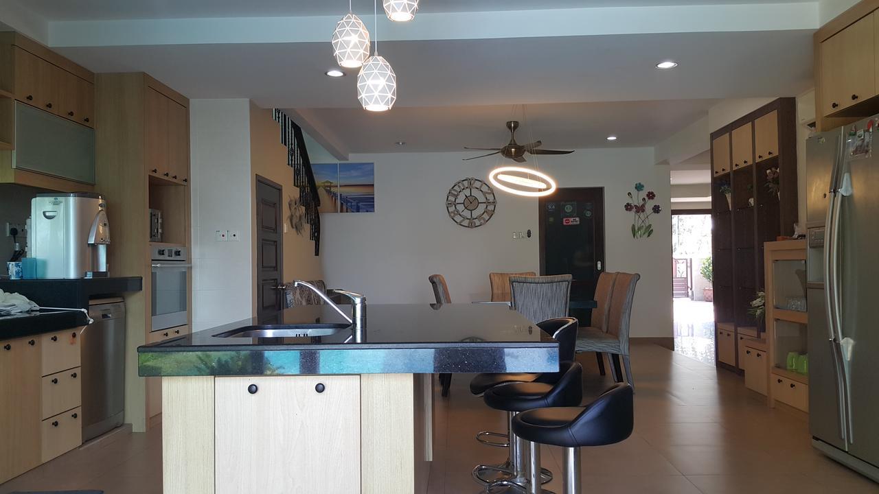 Villa Melaka Beachfront Villa With Pool Malacca