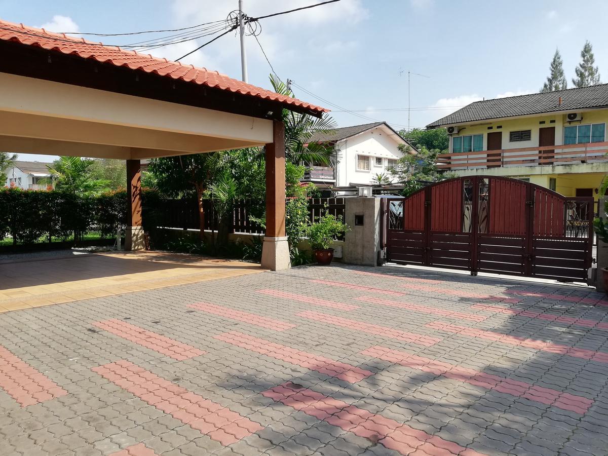 Melaka Beachfront Villa With Pool * Malacca