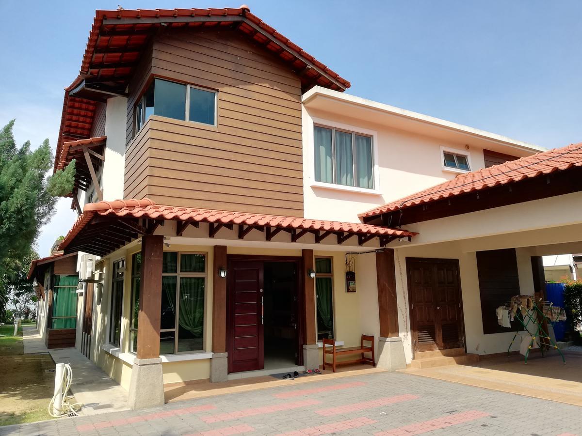 Melaka Beachfront Villa With Pool * Malacca