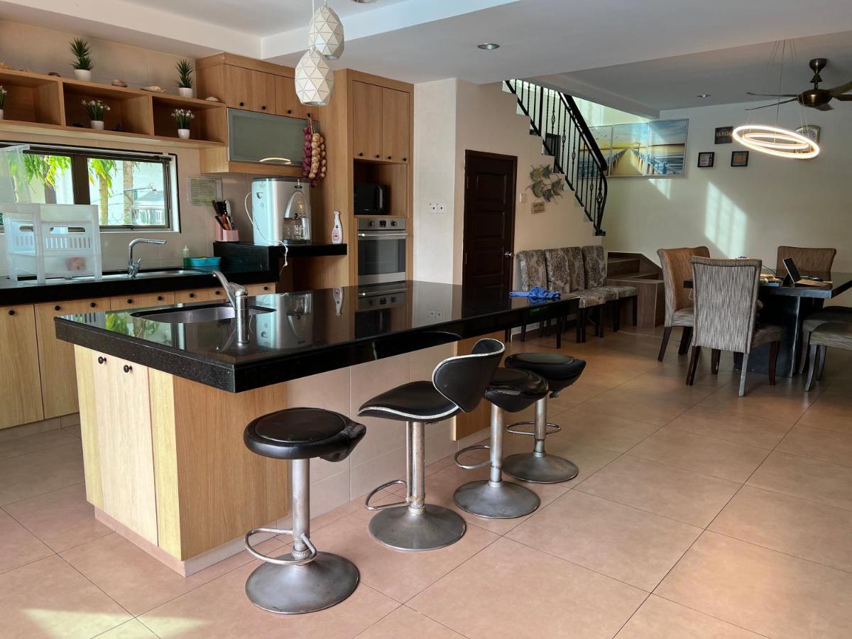 Vila Beachfront With Pool *