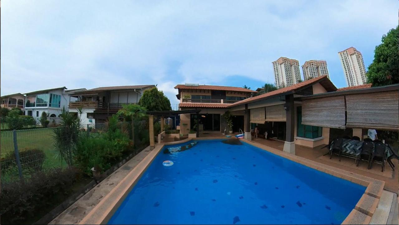 Beachfront With Pool Malacca