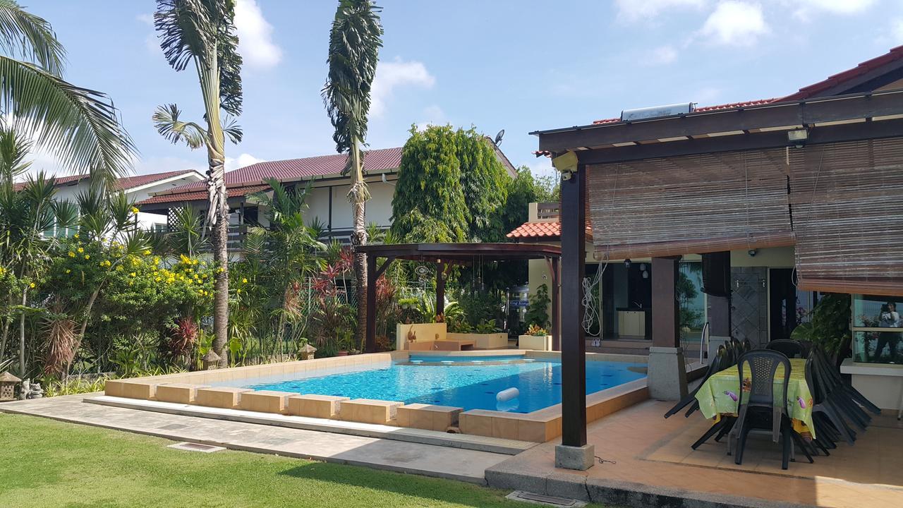 Beachfront With Pool Vila